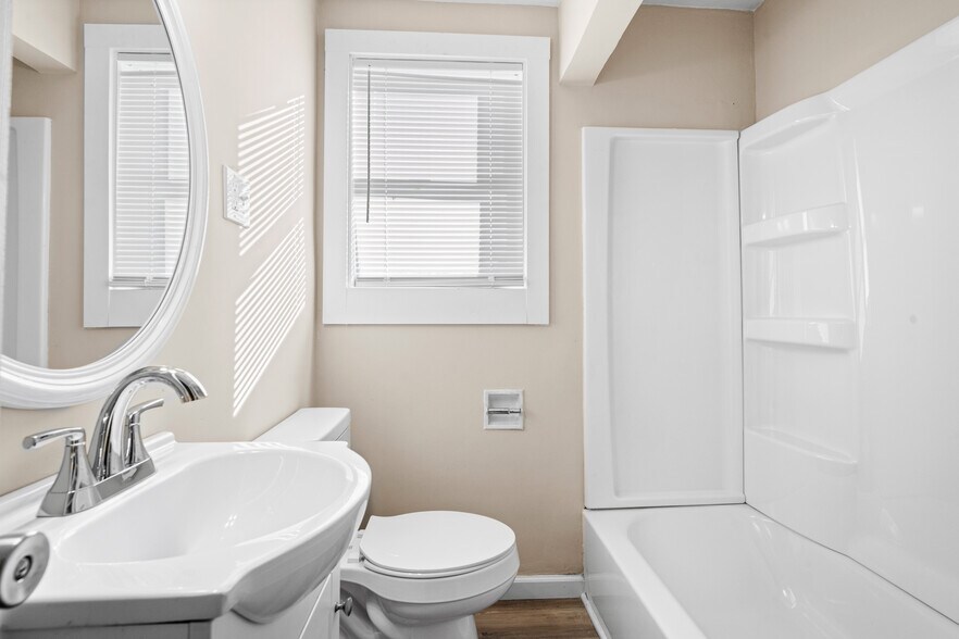 Building Photo - 1747 E Frankfort St