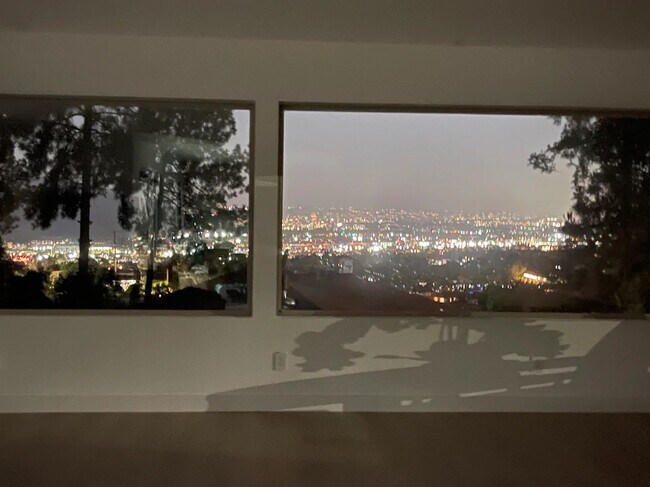 Building Photo - 1907 Maginn Dr