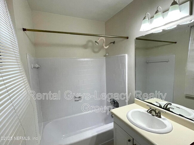 Building Photo - 5261 Quan Dr