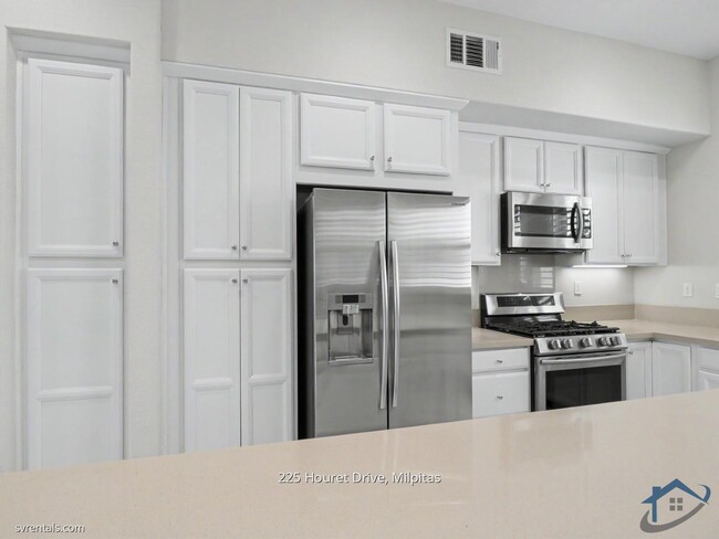 Building Photo - 225 Houret Dr