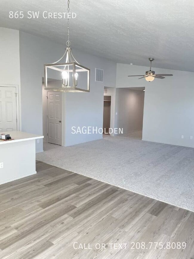 Building Photo - 865 SW Crested-