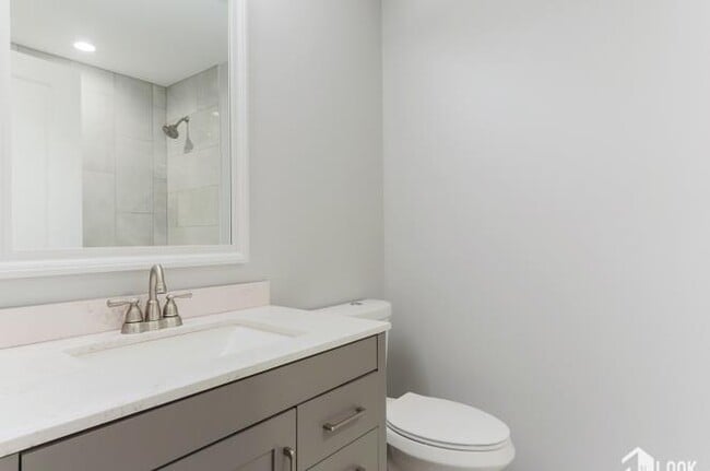 Building Photo - 2507 Lillian Ln