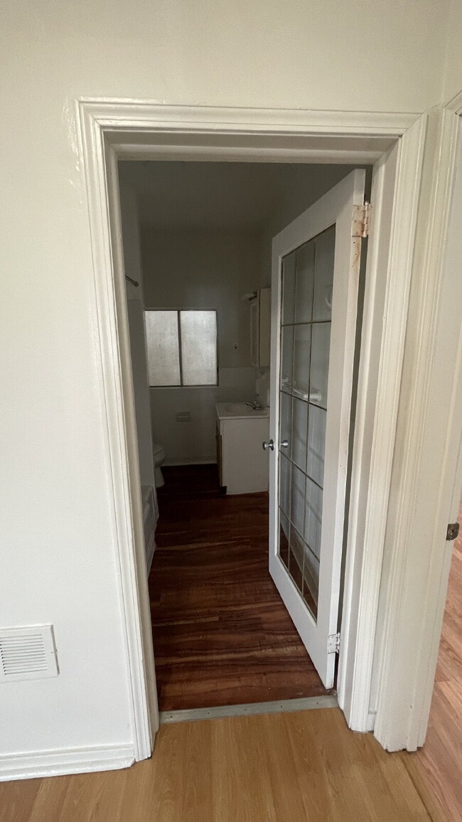 Building Photo - Spacious 3-Bedroom in Bellevue – Minutes from Downtown Pittsburgh!