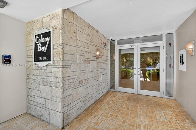 Building Photo - 9250 W Bay Harbor Dr