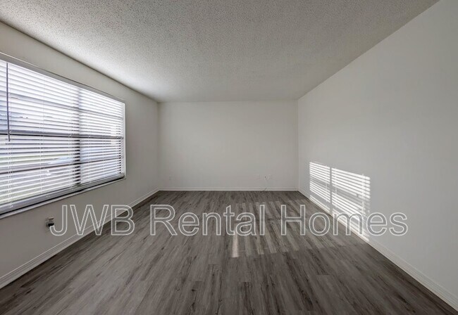 Building Photo - 476 Bentwood Ln