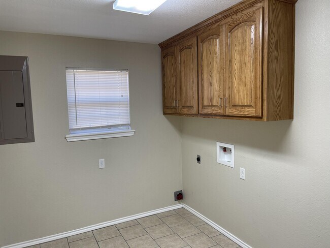 Building Photo - 80 County Rd 4520