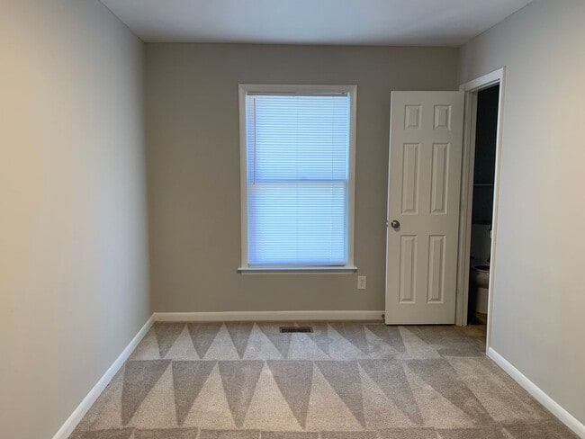 Building Photo - 4416