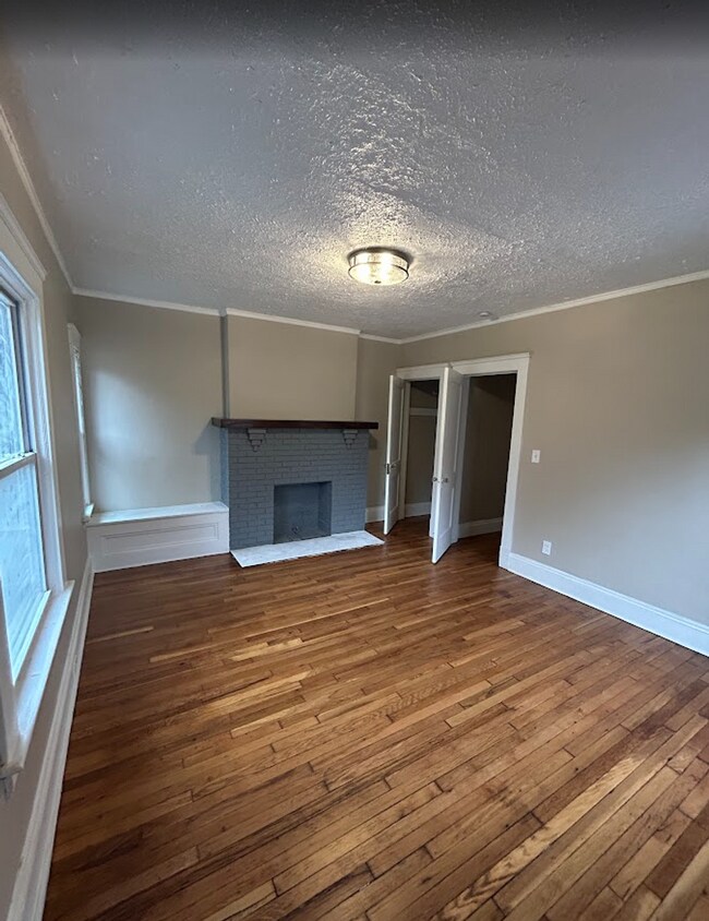 Building Photo - 3235-3257 Oak Rd