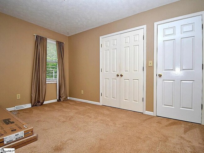 Building Photo - 713 Lindal Ct