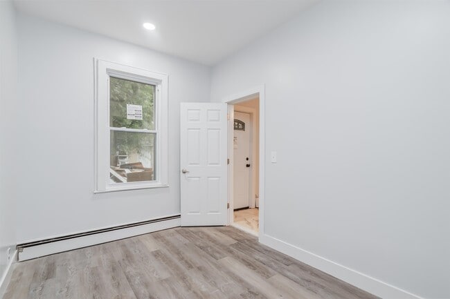 Building Photo - 25 W 10th St