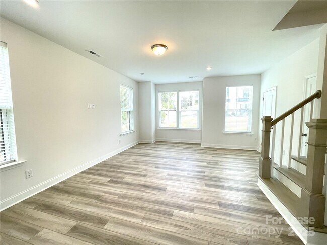 Building Photo - 5005 Layman Dr