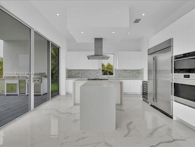 Building Photo - 16644 Botaniko Dr N