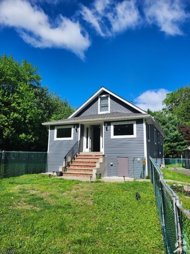 Building Photo - 204 Rifle Camp Rd