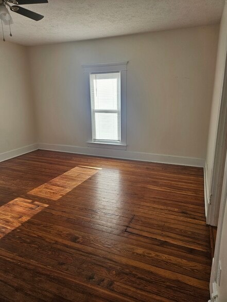 Living Room - 9 1/2 3rd Ave