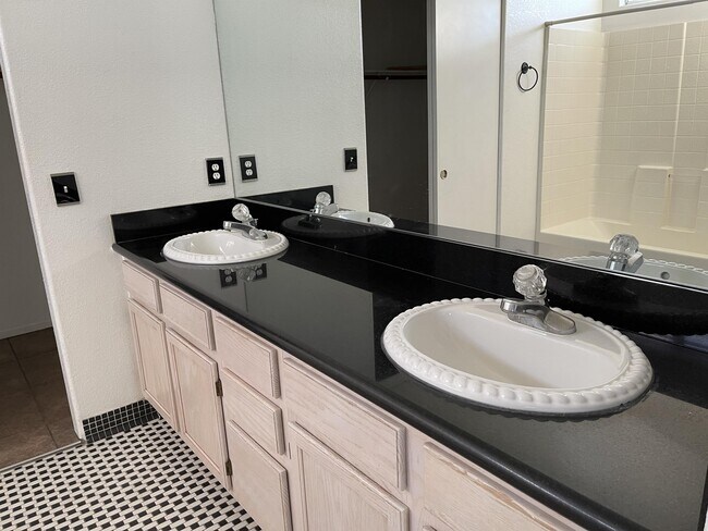 Building Photo - 9125 Sparklewood Ct