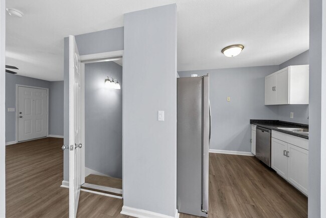 Building Photo - Pet Friendly Three Bedroom with Basement!