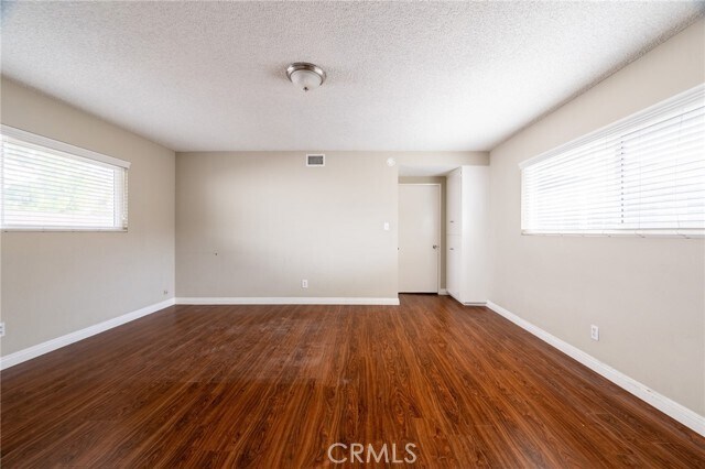 Building Photo - 2221 Palm Cir