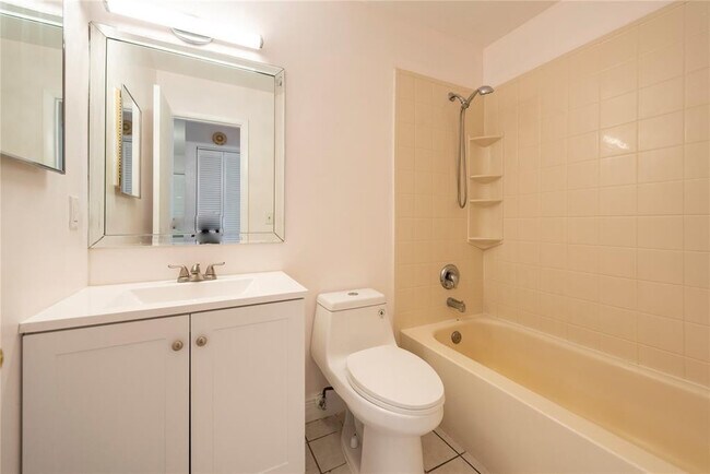 Building Photo - 10571 Royal Palm Blvd