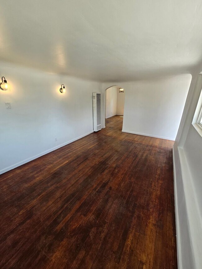Building Photo - 2533 Aspen Ave NW