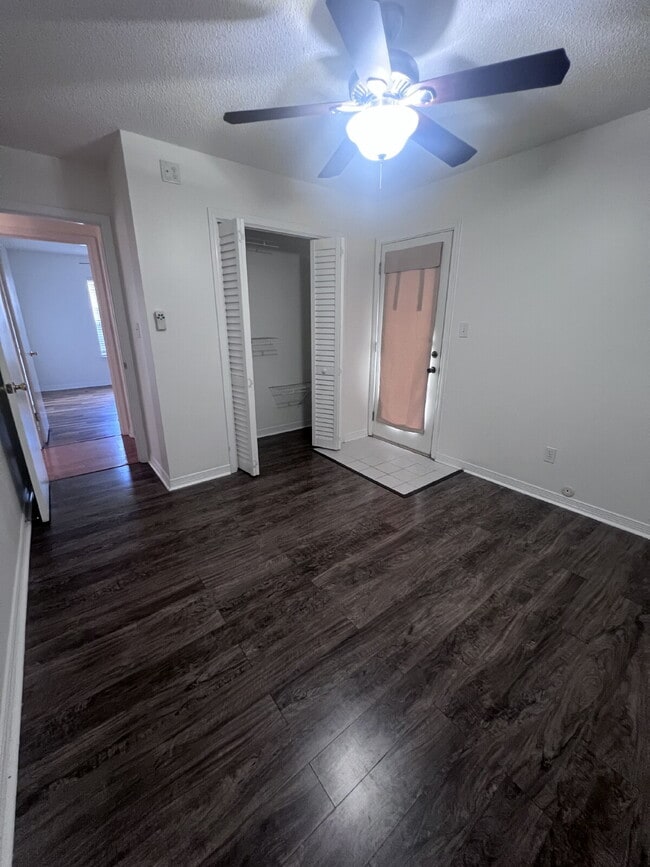 Building Photo - 1721 Colonial Ct