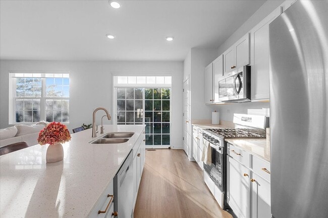 Building Photo - 271 Charlestowne Lake Dr