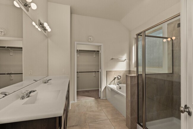 Building Photo - 3715 White Gardenia Ln