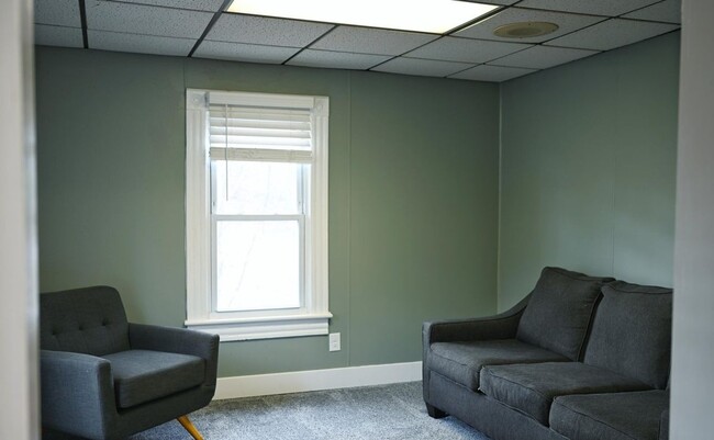 Building Photo - 105 Willowbrook Rd