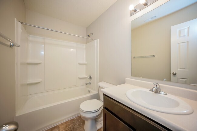 Building Photo - 890 Redwood Dr