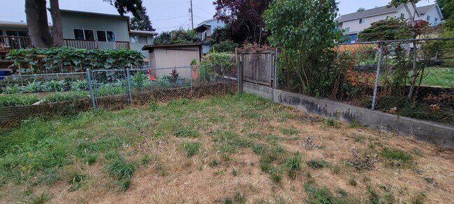 Building Photo - Cozy South Beacon Hill Cottage with 2 bedrooms, bonus room, and large yard with territorial views