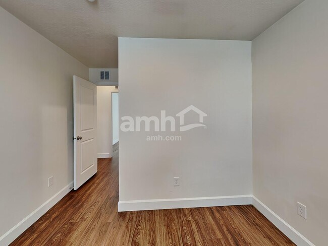 Building Photo - 2337 Surry Way