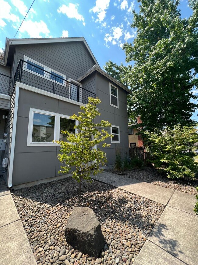 Building Photo - 1908al