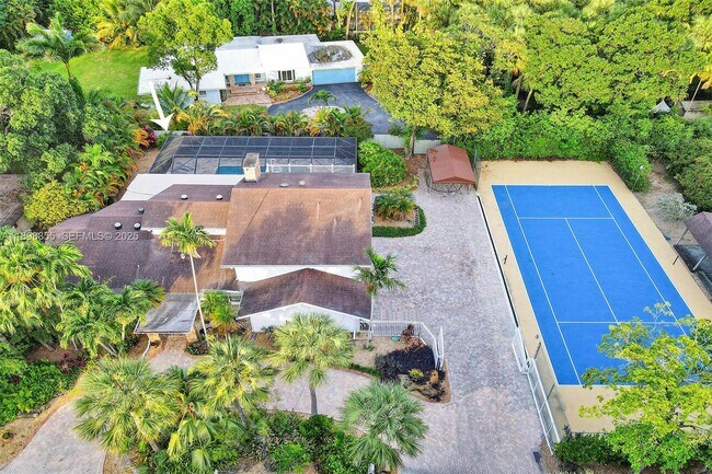 Building Photo - 2120 SW 28th Way