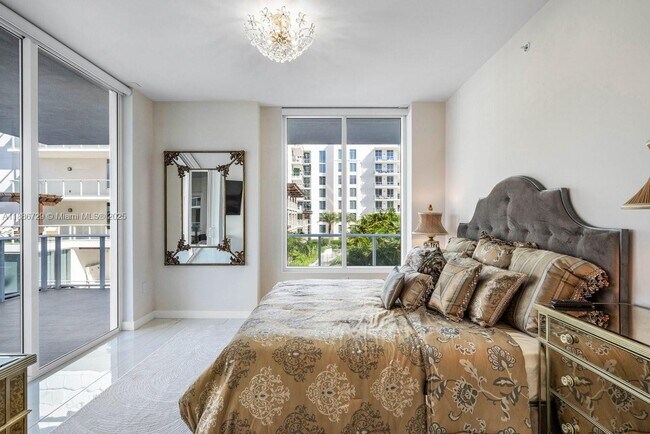 Building Photo - 210 SE Mizner Blvd