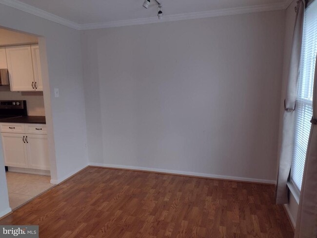 Building Photo - 83 Avon Ln