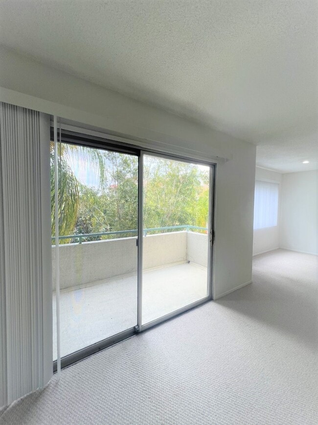 Building Photo - 801 S Lucerne Blvd