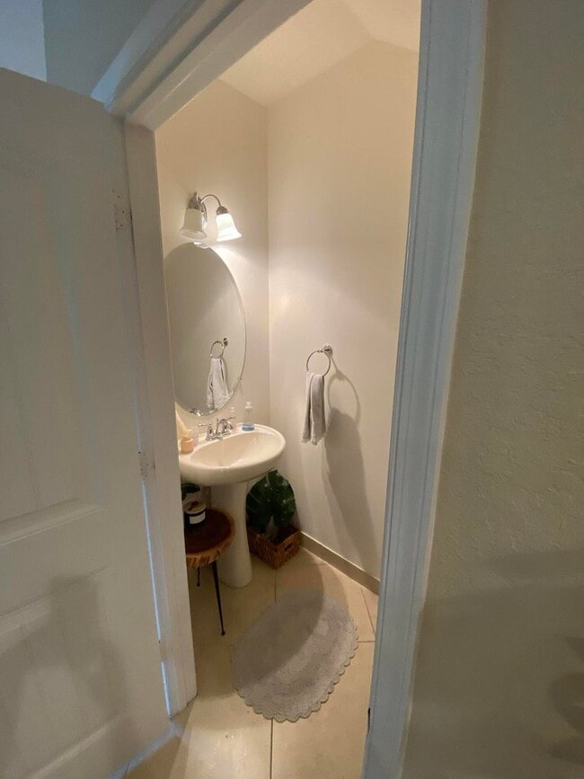 Building Photo - 2622 Webb Ave