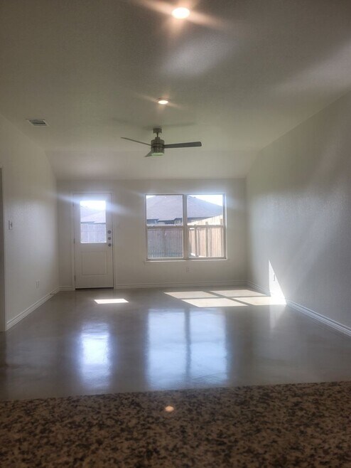 Building Photo - 1265 Lehmann Dr