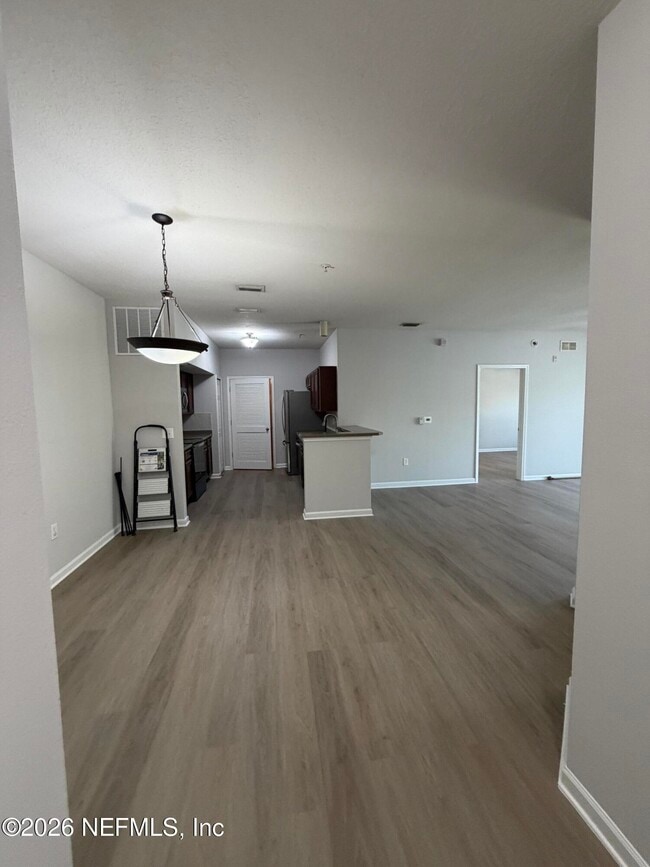 Building Photo - 8201 Green Parrot Rd