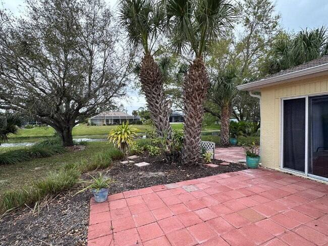 Building Photo - You'll love this charming 3/2/2 home in th...
