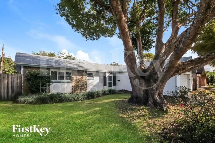 Building Photo - 881 Park Manor Dr