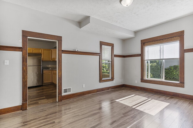 Building Photo - 851 Park St SW
