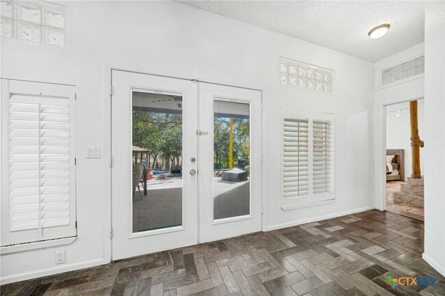 Building Photo - 590 Cross River St