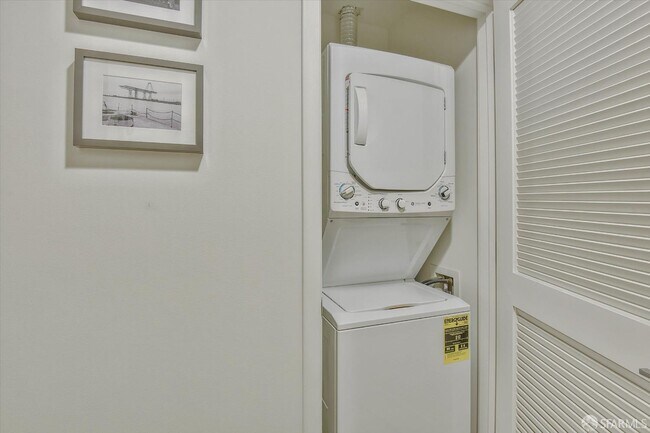 Building Photo - 451 Donahue St