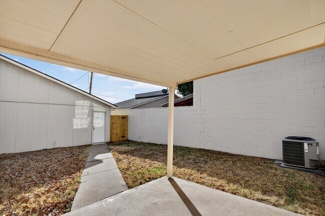 Building Photo - 3222 Preston Dr