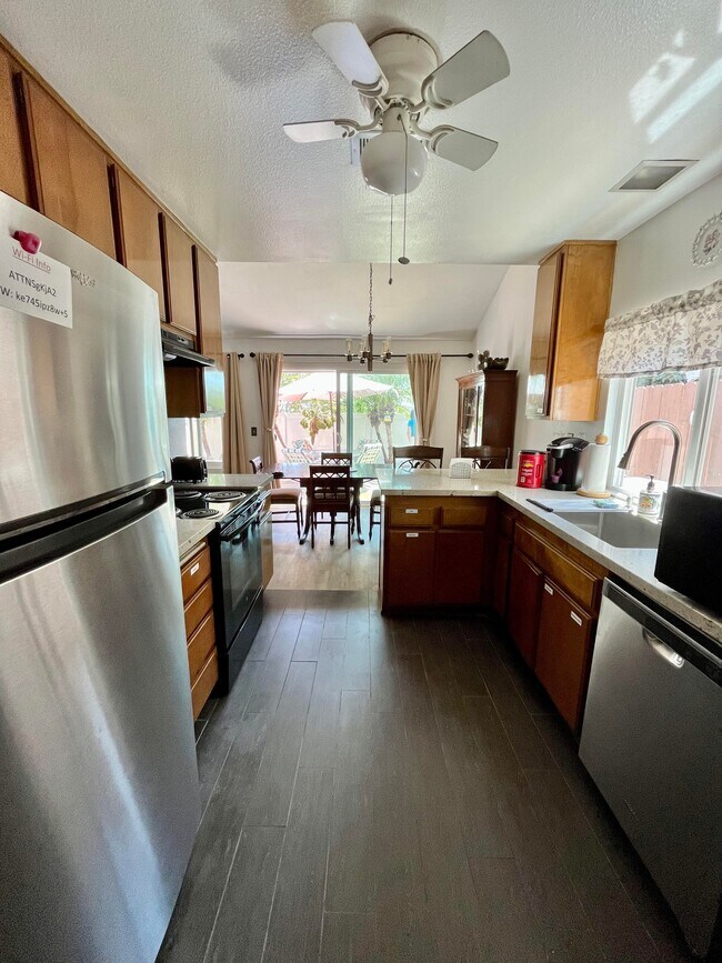 Building Photo - 7063 Deerhurst Ct