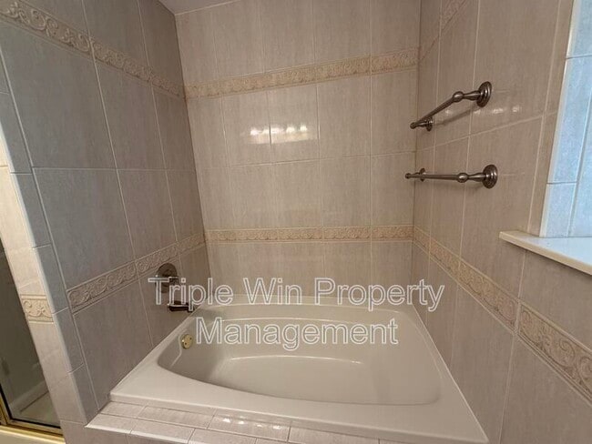 Building Photo - 1045 N Florissant Rd