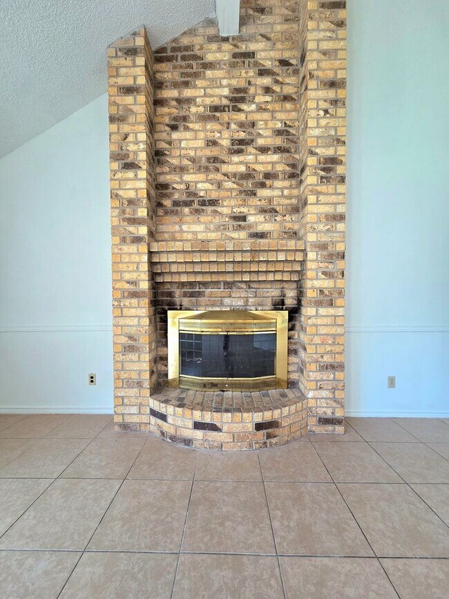 Building Photo - Beautiful 3-bedroom 2-bathroom house