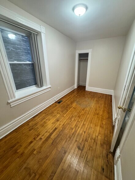 Building Photo - 822 S Loomis St