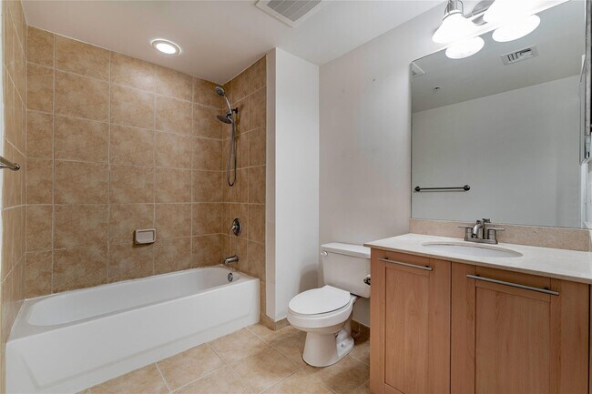 Building Photo - 511 SE 5 Ave