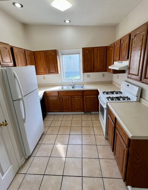 Building Photo - 1823 Hutchins Ave